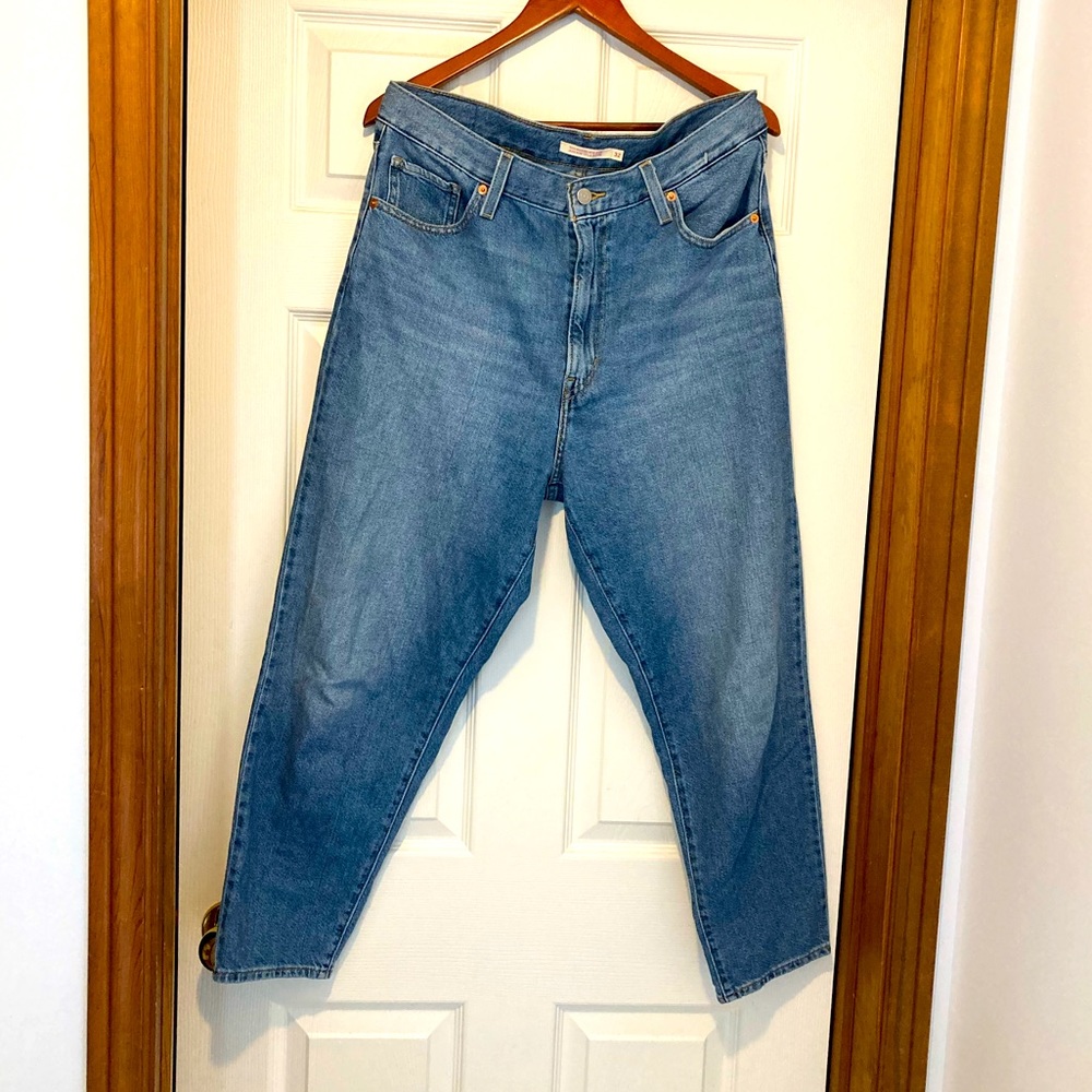 Levi’s High Waisted Mom Jean Size 32
